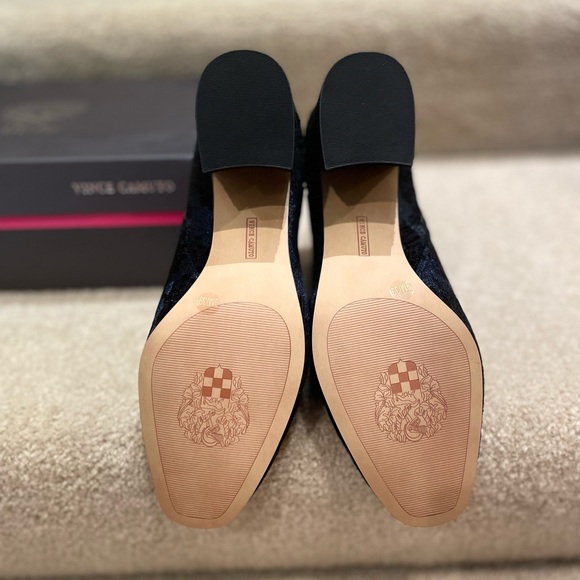 Vince Camuto Kassie Boots - Picture 4 of 7